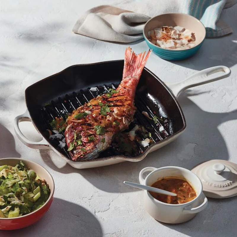 Poêle à griller carrée en fonte émaillée Meringue 26 cm – Le Creuset