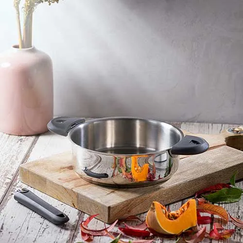 Sauteuse Mutine 24 cm amovible avec poignée noire et couvercle - CRISTEL