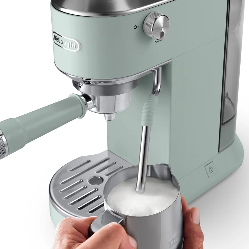 Machine à espresso compacte Dedica Duo Cold Brew vert pistache – De'Longhi