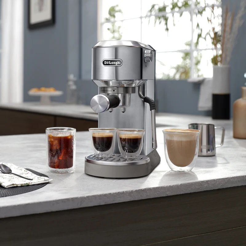 Machine à espresso compacte Dedica Duo Cold Brew acier inoxydable – De'Longhi