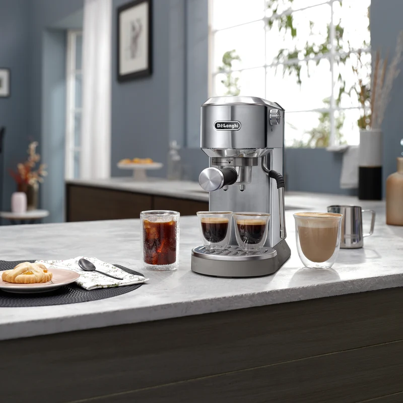 Machine à espresso compacte Dedica Duo Cold Brew acier inoxydable – De'Longhi