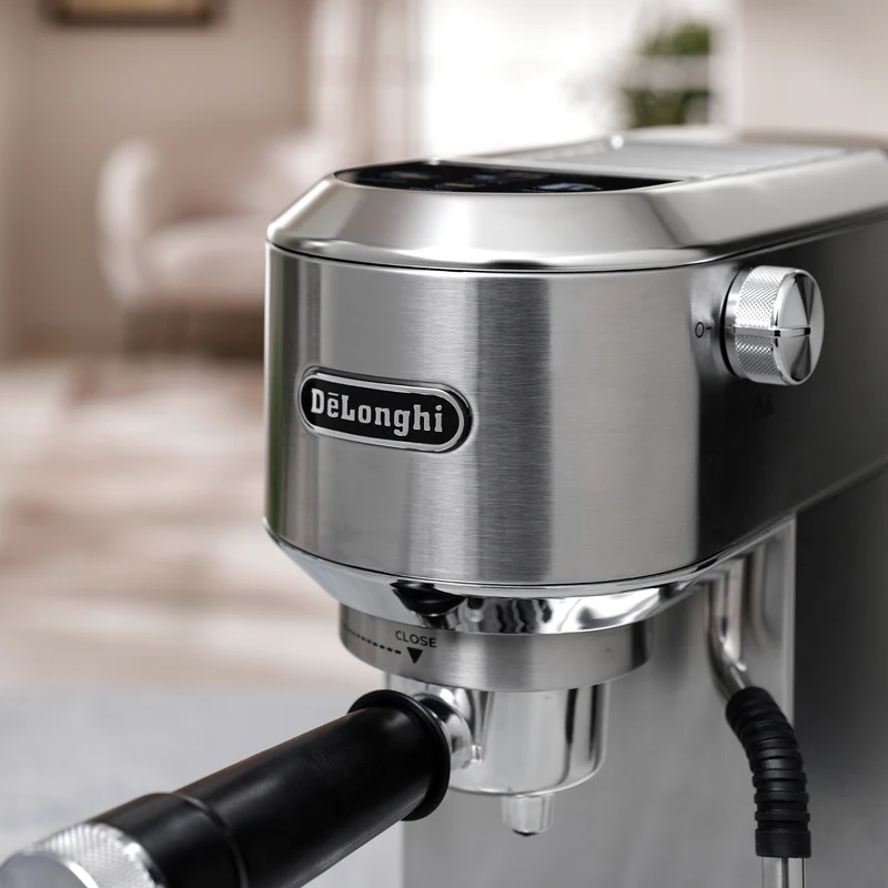 Machine à espresso compacte Dedica Duo Cold Brew acier inoxydable – De'Longhi
