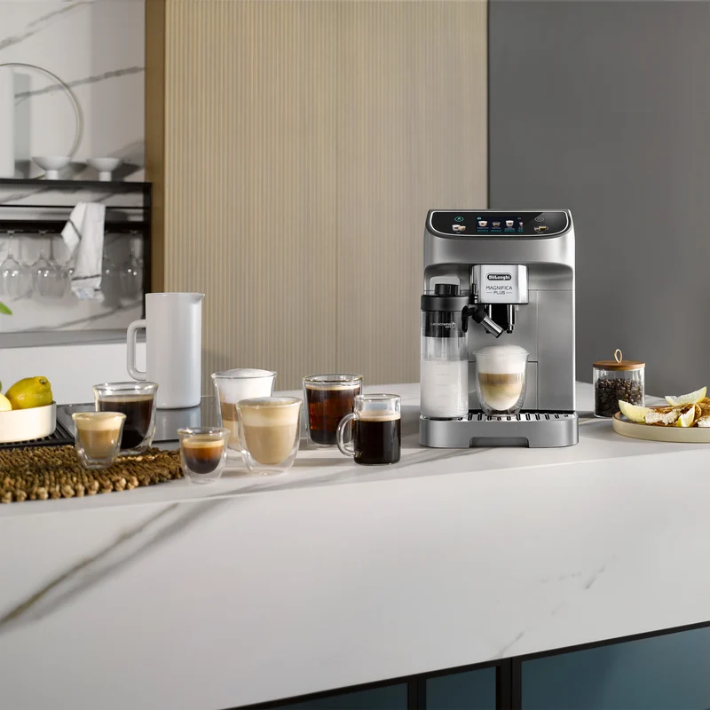 Machine à café automatique avec broyeur Magnifica Plus – De'Longhi