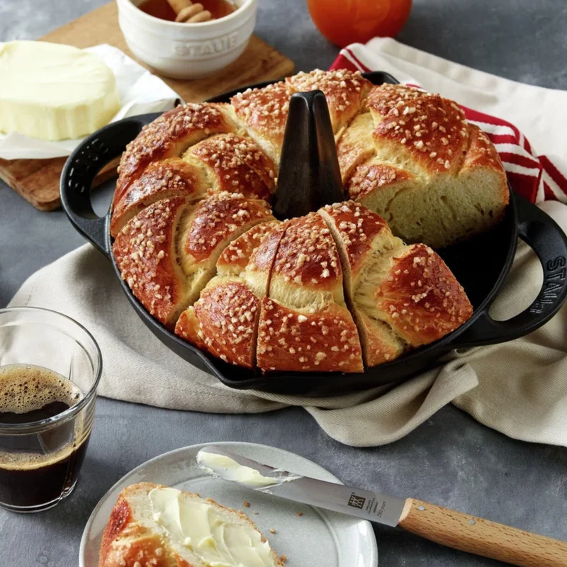 Rôtissoire ronde en fonte émaillée noire 24 cm – Staub