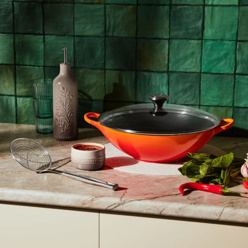 Wok en fonte avec couvercle Volcanique 4,8 L - Le Creuset