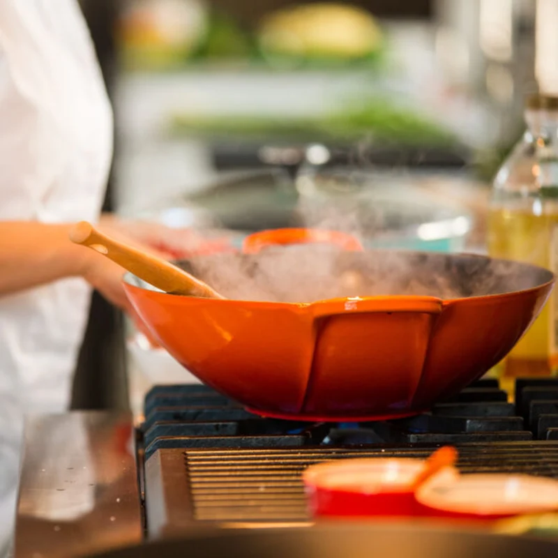Wok en fonte avec couvercle Volcanique 4,8 L - Le Creuset