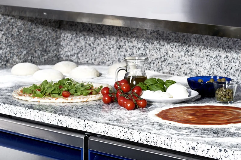 Table à pizza positive 0/+10°C - GN 1/1 - 460 L - 3 portes pleines - Prof. 700 - 7 tiroirs - PZ7037T14-3 - Dalmec