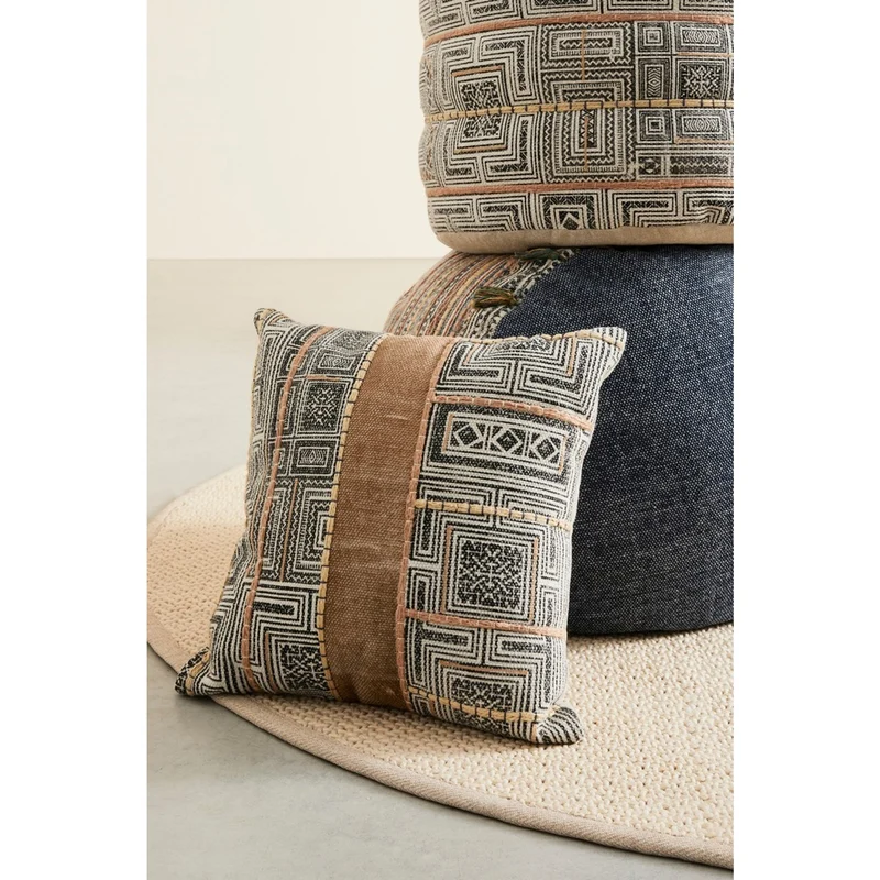Coussin brodé 45x45 cm en coton