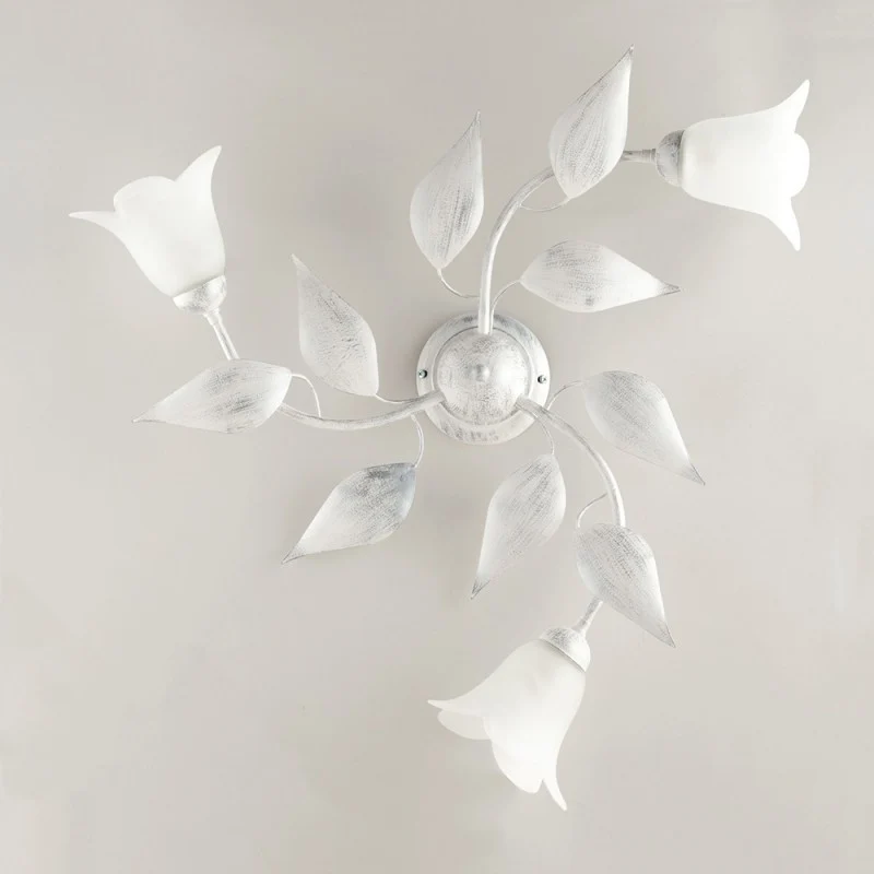 Plafonnier en fer blanc argenté à trois lumières en verre Albâtre blanc 67x h20 cm