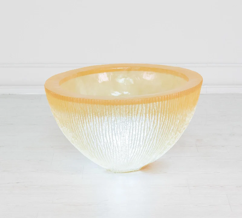 Vase en résine blanche 80x80x45h cm