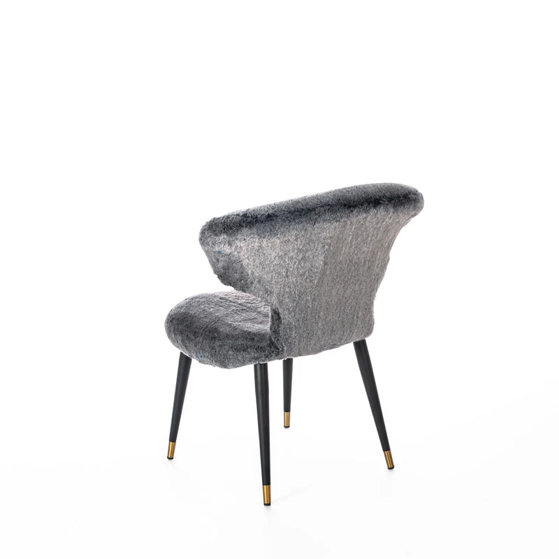 Fauteuil en fourrure synthétique grise et pieds noir/or
