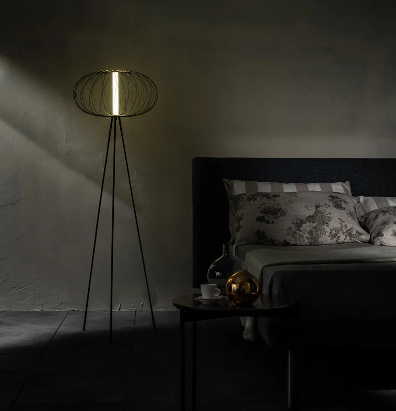 Lampadaire en acier avec abat-jour noir brillant 50x50x150h cm