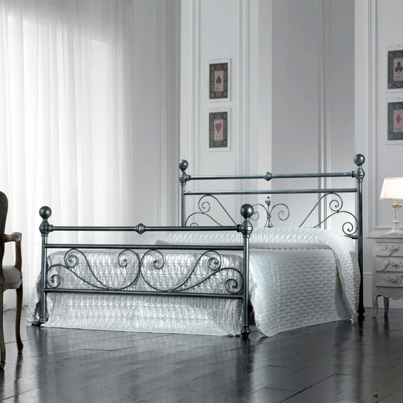 Lit double en fer avec pied de lit Noir Argent NONNA 173x215x h128 cm