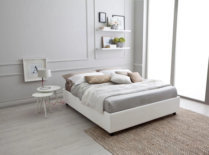 Lit simple avec structure en bois et simili cuir blanc 168x205x26h cm
