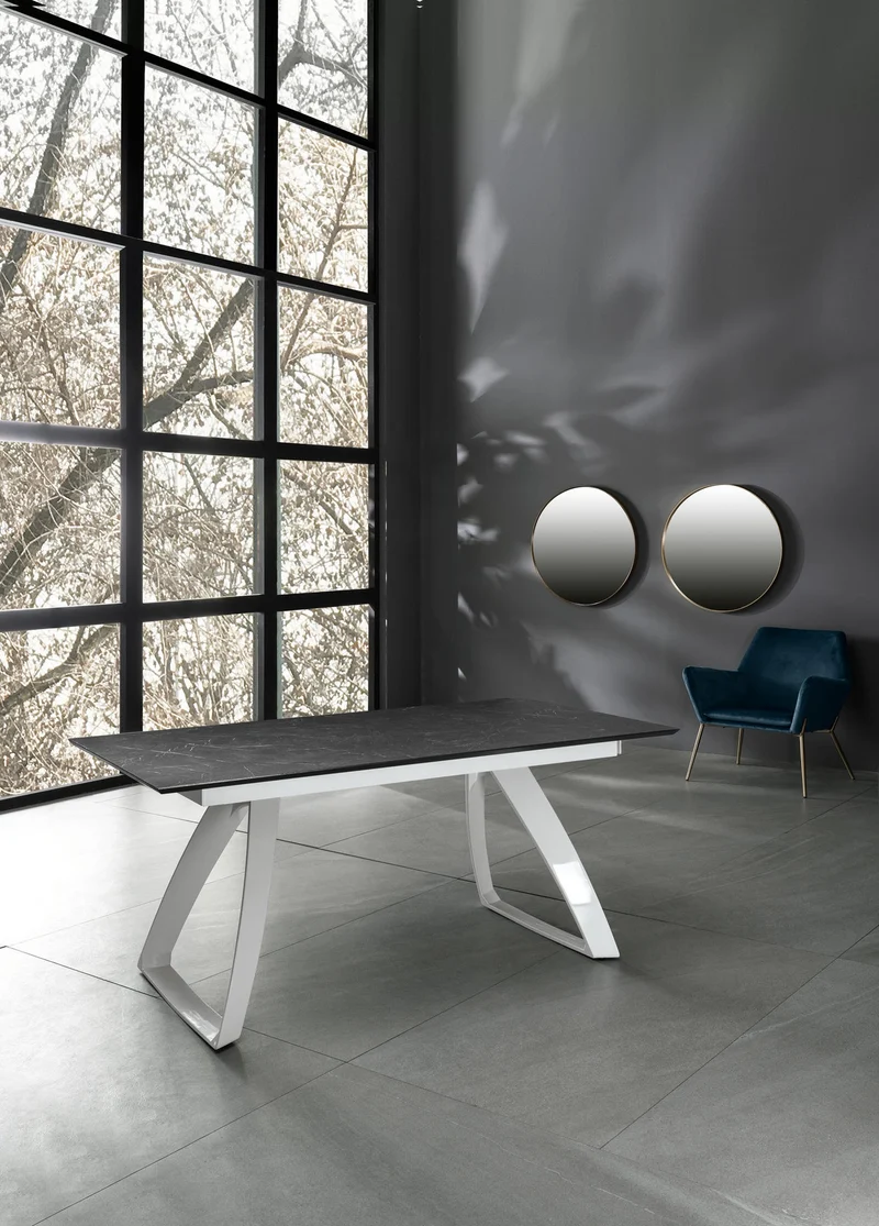 Table extensible avec pieds en aluminium et plateau noir 170/270x90x76h cm