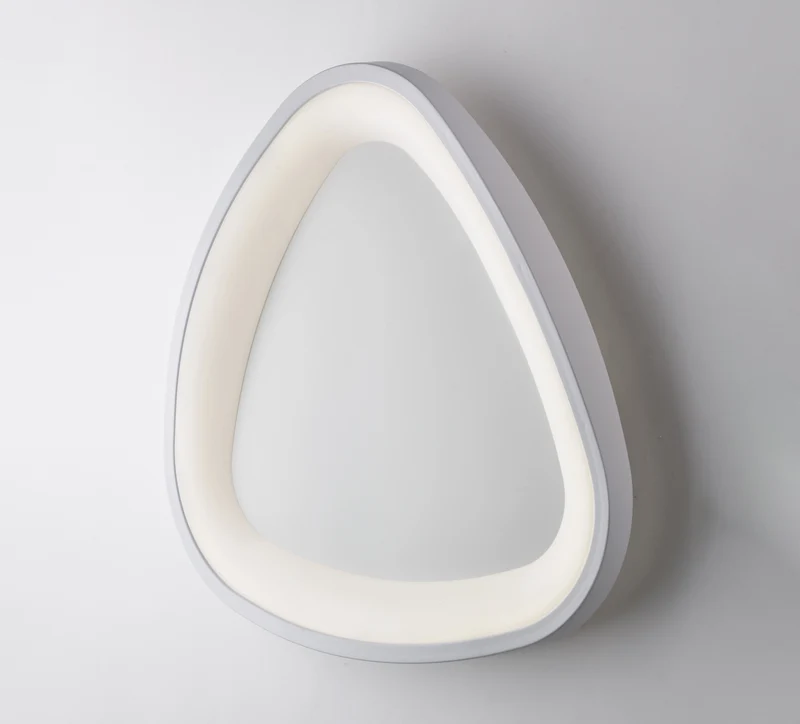 Plafonnier triangulaire en métal et aluminium laqué blanc avec LED intégrée H.7 - Ø 50