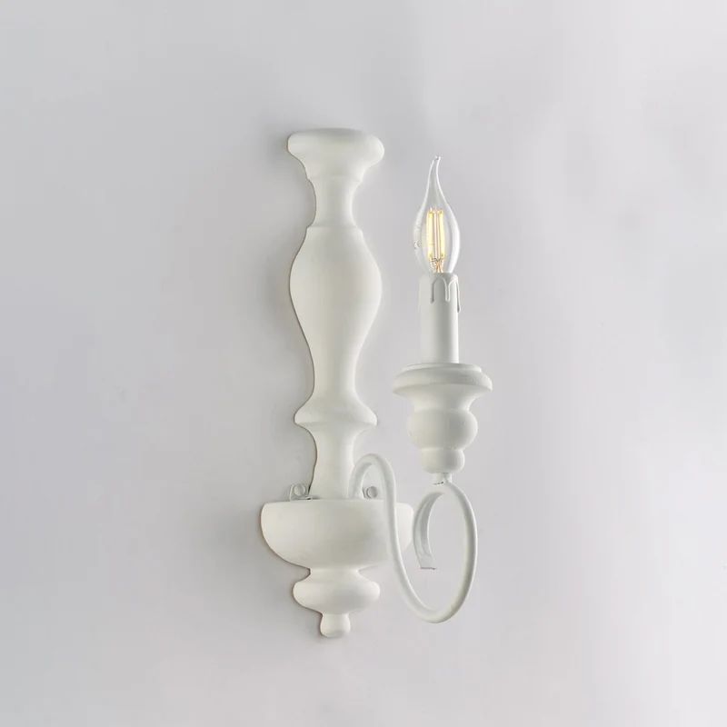 Applique en bois et fer laqué blanc shabby 1 lumière H.40 - L.13 - P.21