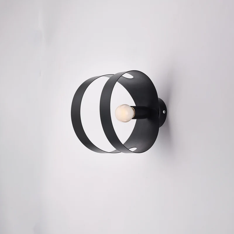 Applique en fer laqué noir avec bande découpée laser 1 lumière H.19 - L.14 - P.22