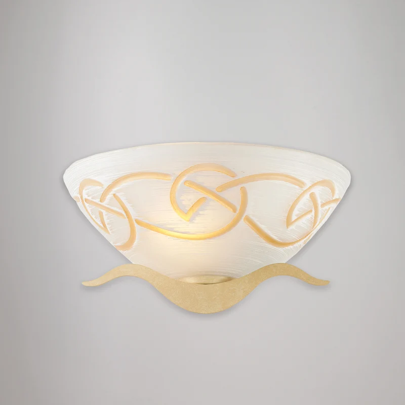 Applique en fer laqué ivoire à décor effet décapé et diffuseur en verre blanc et ambré diamètre 30, 1 lumière H.15 - L.30 - P.15
