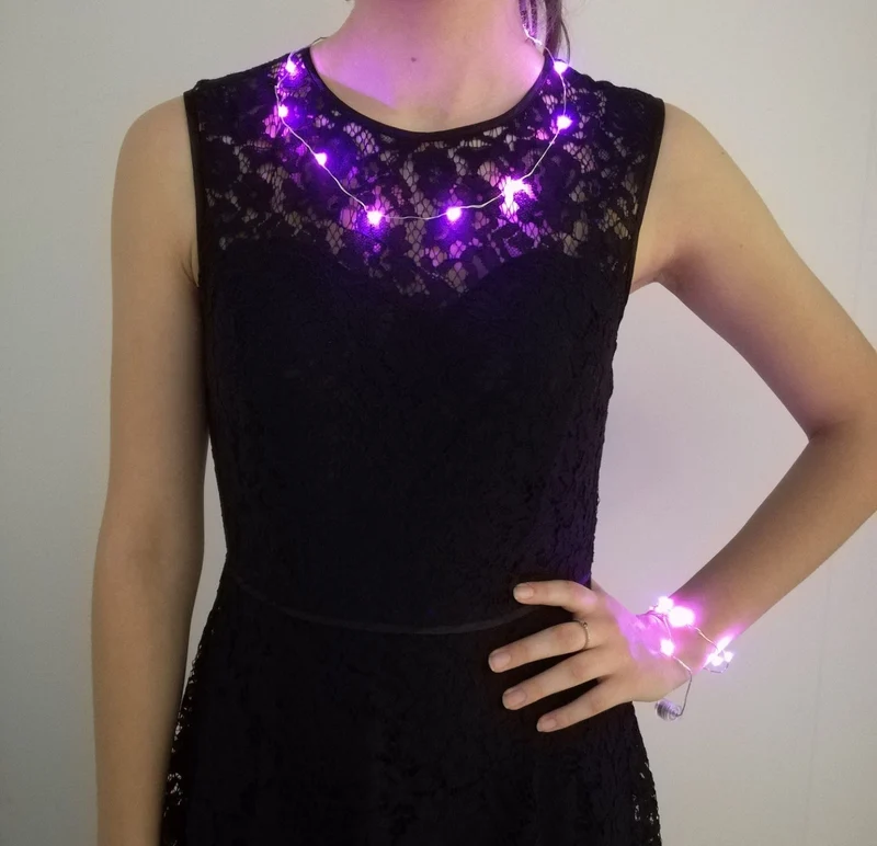 Collier MicroLED rose Ø20cm, lumière fixe
