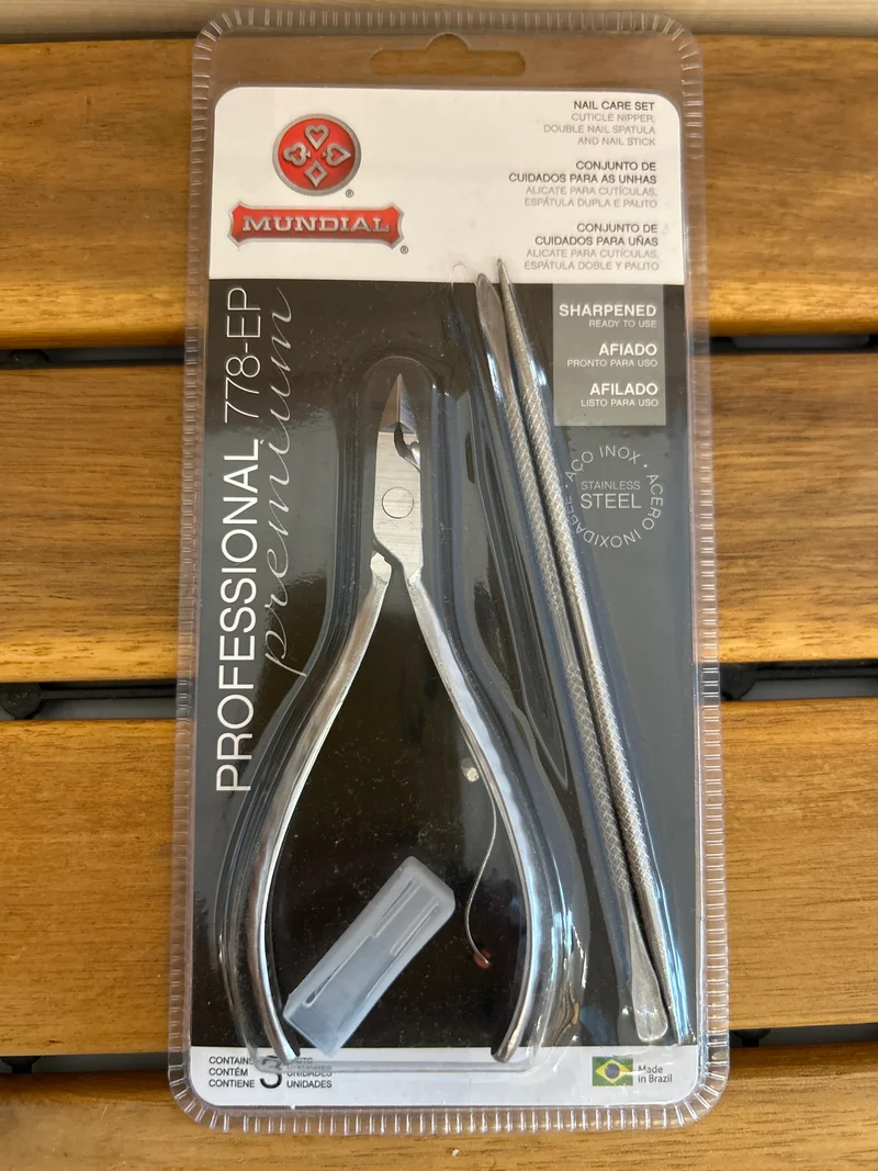 Pince à cuticules en acier inoxydable avec deux spatules (Alicate para Cutícula Profissional 778-EP c/ 2 Espátulas) - MUNDIAL
