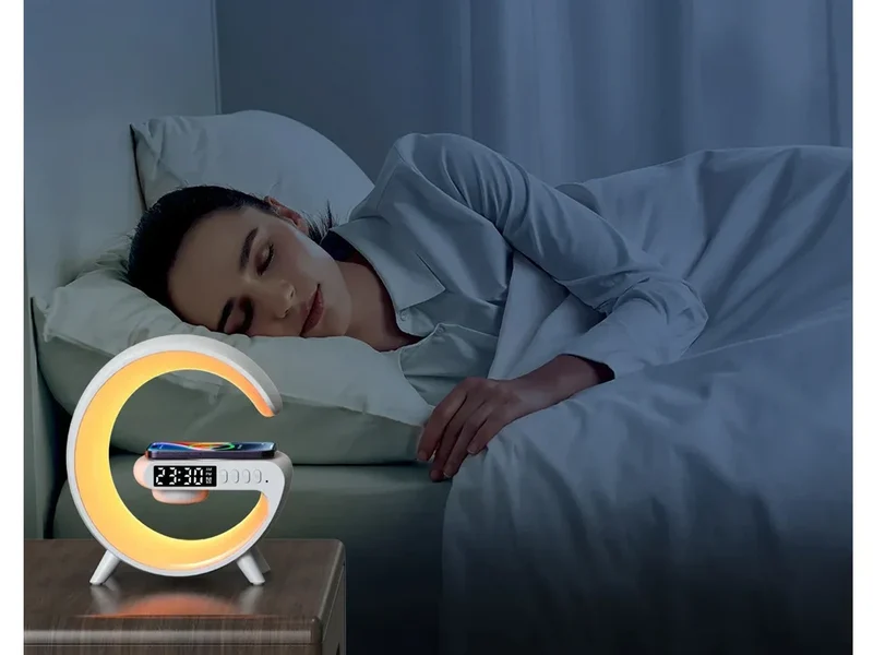 RGB LED Gaming Lampe mit Wecker, Lautsprecher, induktiver Ladefläche und Radio – USB