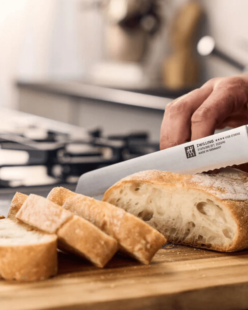 Couteau à pain 20 cm – ZWILLING Four Star – FRIODUR®