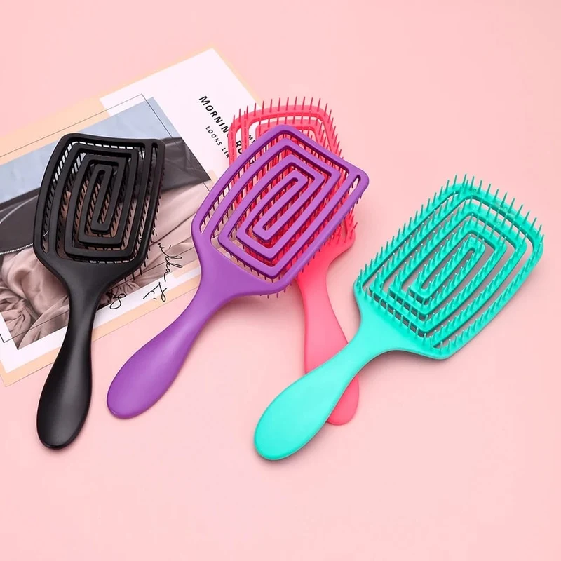 Maze detangling brush