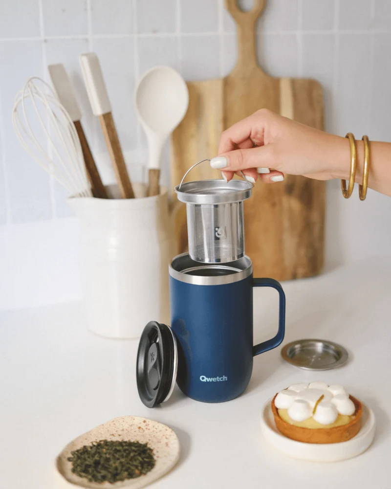Mug Tisanière Isotherme avec Filtre - Qwetch - 470ml - Disponible en 4 Couleurs : Rose, Bleu, Vert, Noir