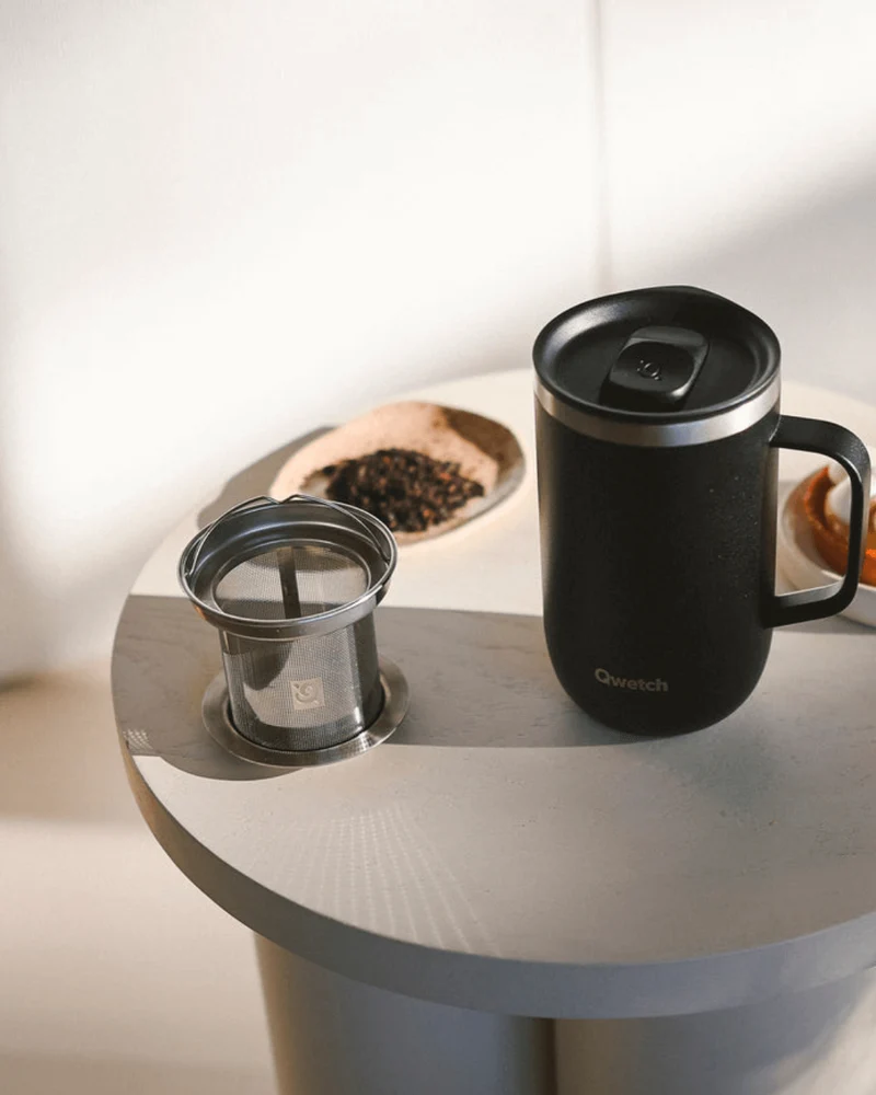 Mug Tisanière Isotherme avec Filtre - Qwetch - 470ml - Disponible en 4 Couleurs : Rose, Bleu, Vert, Noir