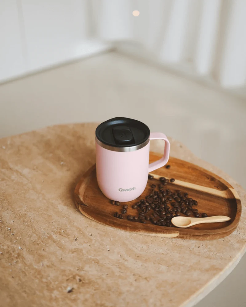 Mug isotherme 350 ml en inox recyclé avec anse – QWETCH - Disponible en 4 Couleurs : Rose, Bleu, Vert, Noir