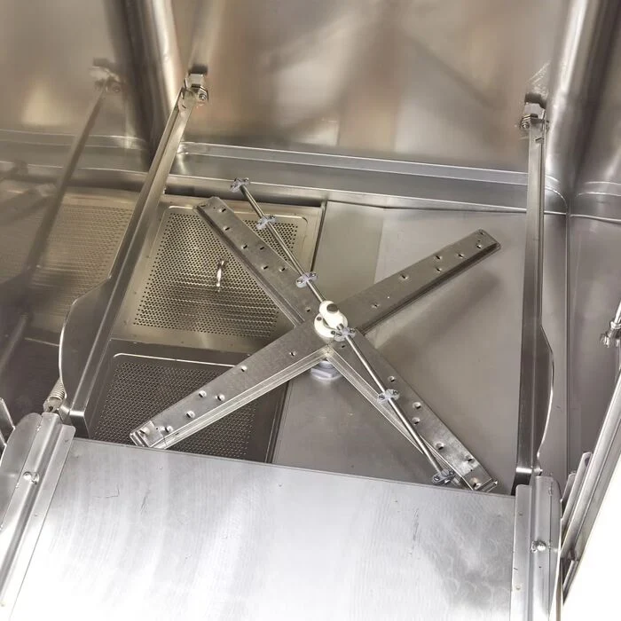 Lave-ustensiles - 60 x 76 cm - avec pompe à savon et à rinçage - 400V